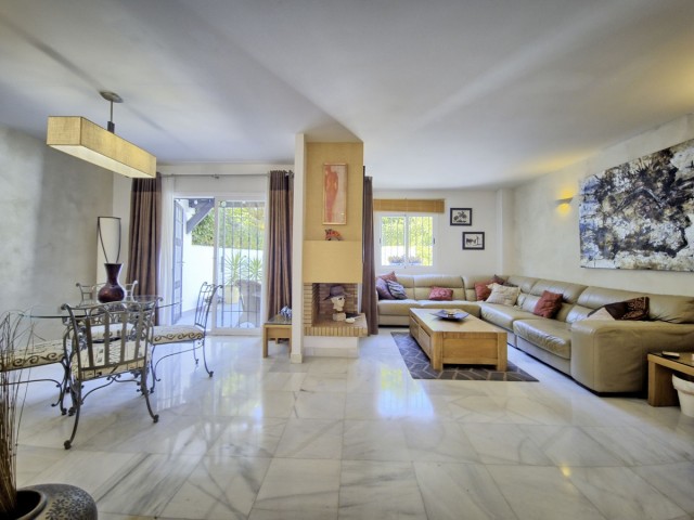 6 Schlafzimmer Reihenhaus in Nueva Andalucía