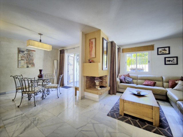 6 Schlafzimmer Reihenhaus in Nueva Andalucía