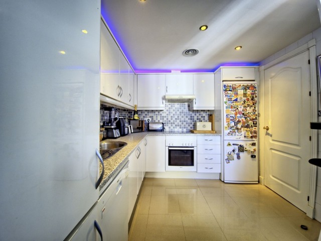 6 Schlafzimmer Reihenhaus in Nueva Andalucía