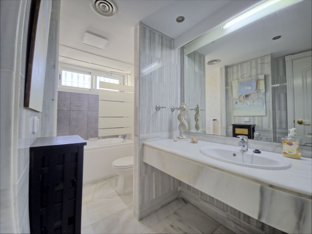 6 Schlafzimmer Reihenhaus in Nueva Andalucía