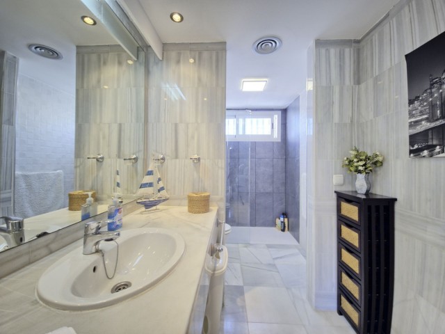 6 Schlafzimmer Reihenhaus in Nueva Andalucía