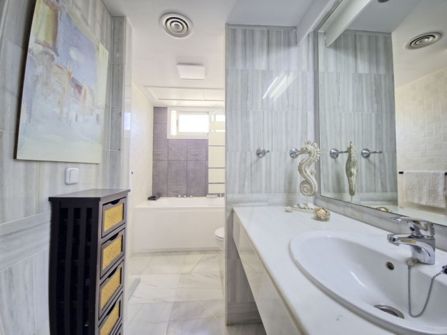 6 Schlafzimmer Reihenhaus in Nueva Andalucía