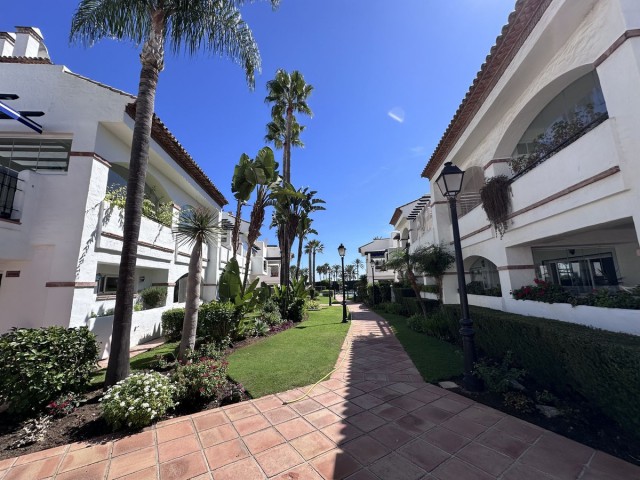 Apartamento con 2 Dormitorios  en San Pedro de Alcántara