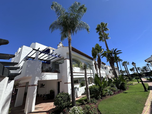 Apartamento con 2 Dormitorios  en San Pedro de Alcántara