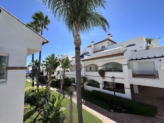 Apartamento con 2 Dormitorios  en San Pedro de Alcántara