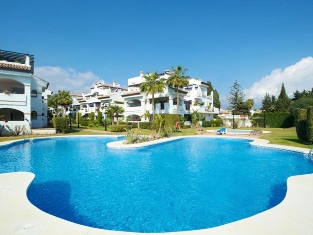 Apartamento con 2 Dormitorios  en San Pedro de Alcántara