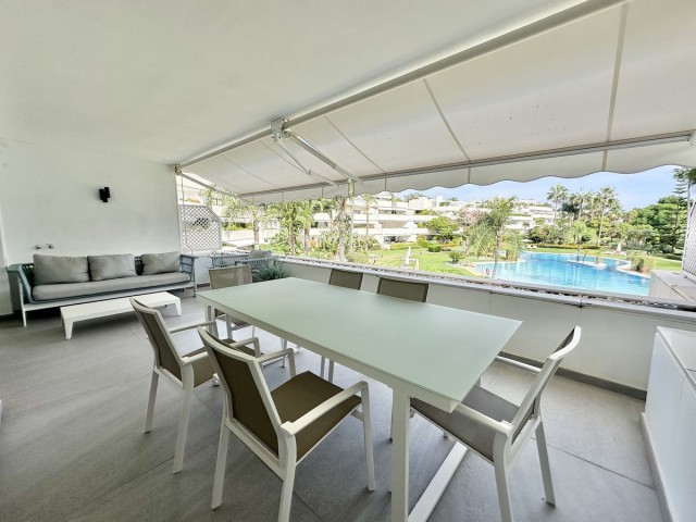 Apartamento con 2 Dormitorios  en Nueva Andalucía