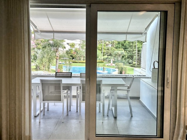 Apartamento con 2 Dormitorios  en Nueva Andalucía