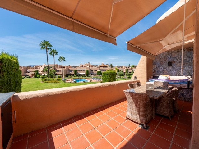 Apartamento con 3 Dormitorios  en Estepona