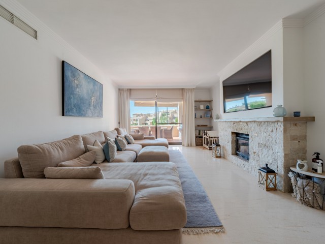 Apartamento con 3 Dormitorios  en Estepona