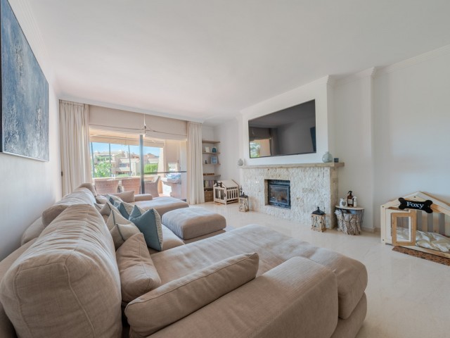 Apartamento con 3 Dormitorios  en Estepona
