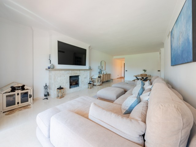 Apartamento con 3 Dormitorios  en Estepona
