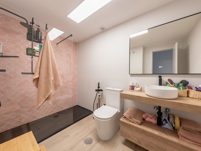 Apartamento con 3 Dormitorios  en Estepona