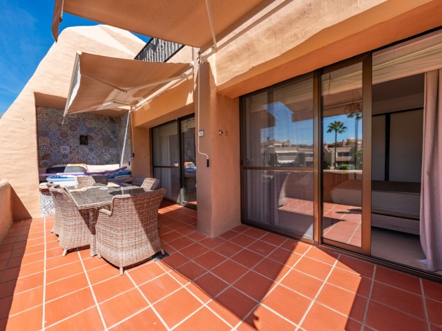 Apartamento con 3 Dormitorios  en Estepona