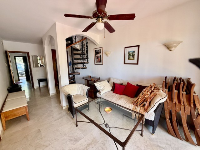 4 Bedrooms Villa in Elviria