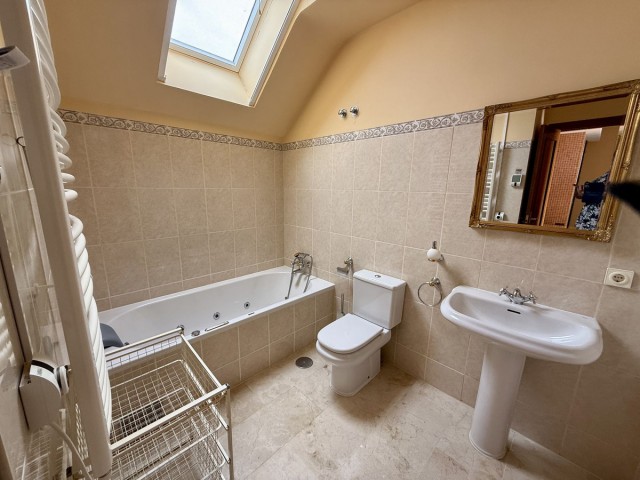 4 Bedrooms Villa in Elviria