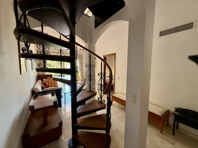 4 Bedrooms Villa in Elviria