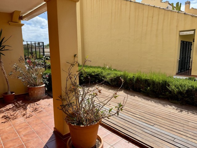 4 Bedrooms Villa in Elviria