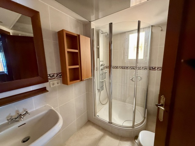 4 Bedrooms Villa in Elviria