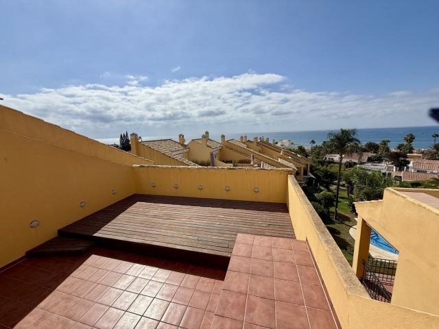 4 Bedrooms Villa in Elviria