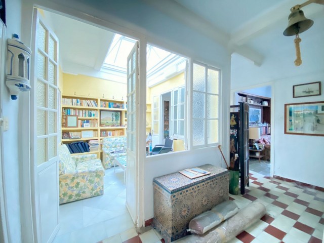 Comercial con 16 Dormitorios  en Marbella