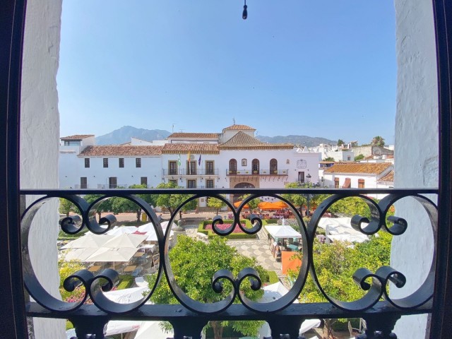Comercial con 16 Dormitorios  en Marbella