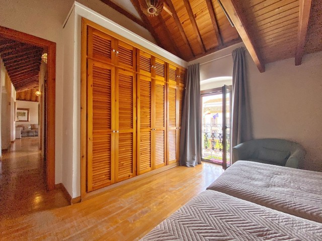 Comercial con 16 Dormitorios  en Marbella
