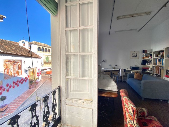Comercial con 16 Dormitorios  en Marbella