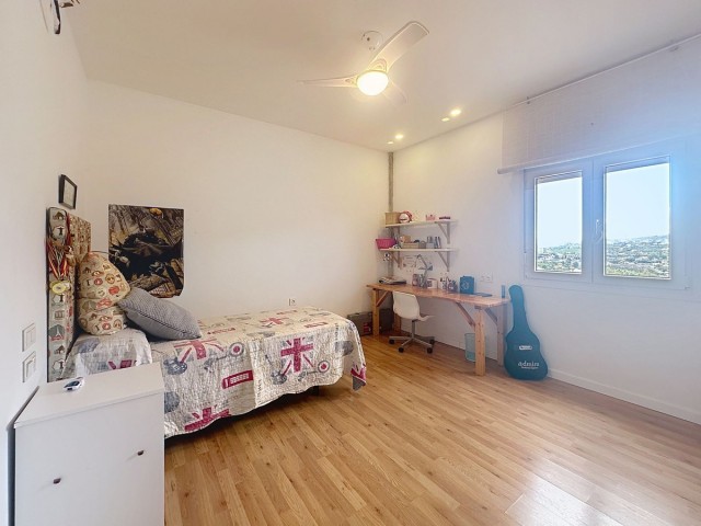 Villa con 5 Dormitorios  en Alhaurín el Grande