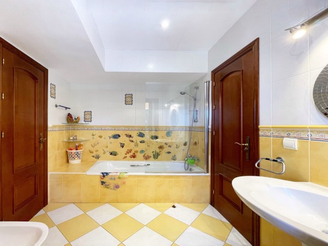 5 Bedrooms Villa in San Pedro de Alcántara