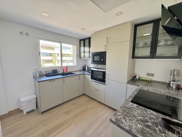 3 Bedrooms Apartment in Elviria