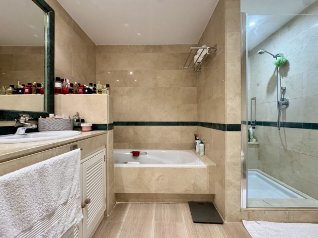 3 Bedrooms Apartment in Elviria