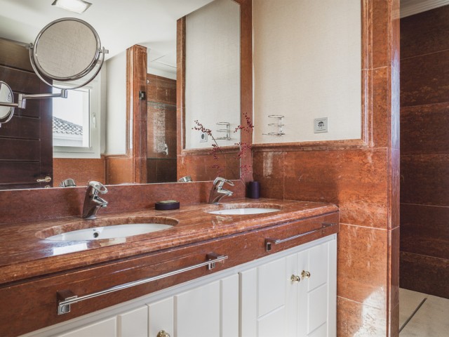 5 Slaapkamer Villa in Altos de los Monteros