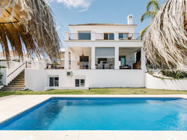 5 Soveroms Villa i Estepona