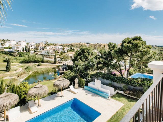 5 Soveroms Villa i Estepona