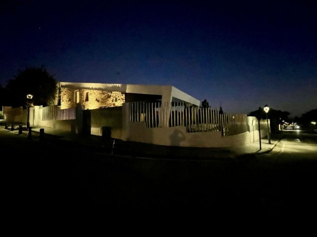 3 Bedrooms Villa in Bel Air