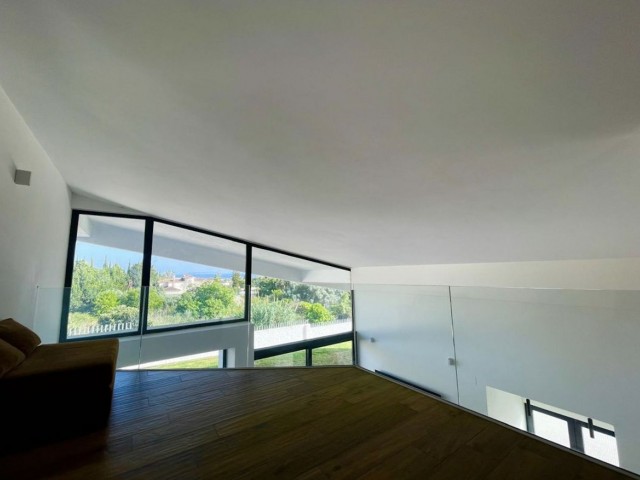 3 Bedrooms Villa in Bel Air