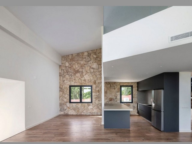 3 Bedrooms Villa in Bel Air