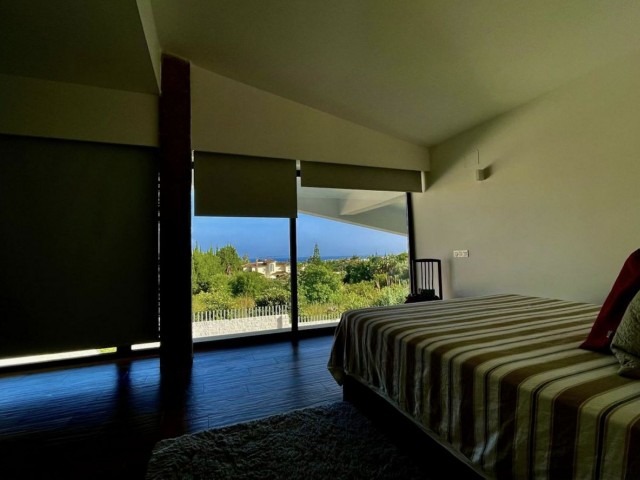 3 Bedrooms Villa in Bel Air