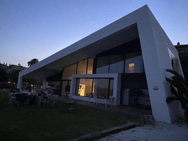 3 Bedrooms Villa in Bel Air