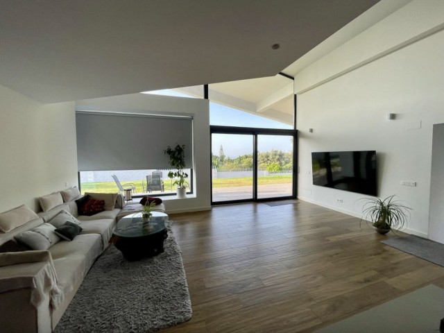 3 Bedrooms Villa in Bel Air