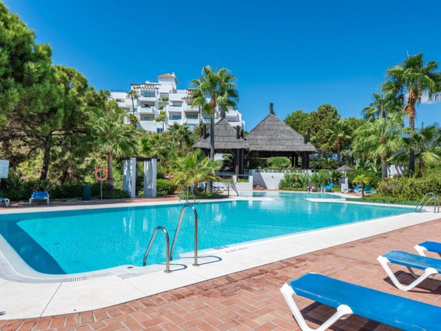 2 Bedrooms Apartment in Benahavís