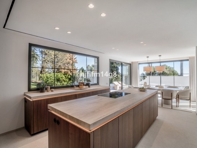 5 Bedrooms Townhouse in Nueva Andalucía