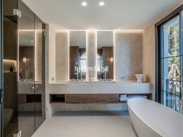 5 Bedrooms Townhouse in Nueva Andalucía