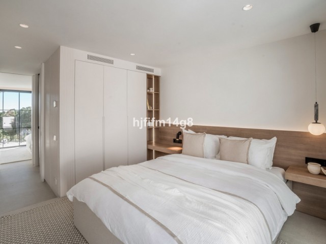 5 Bedrooms Townhouse in Nueva Andalucía