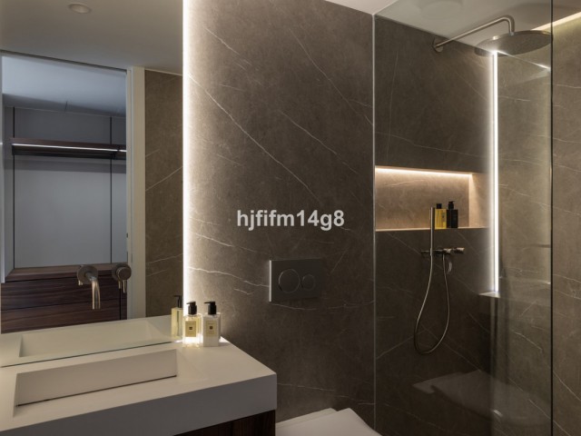 5 Bedrooms Townhouse in Nueva Andalucía