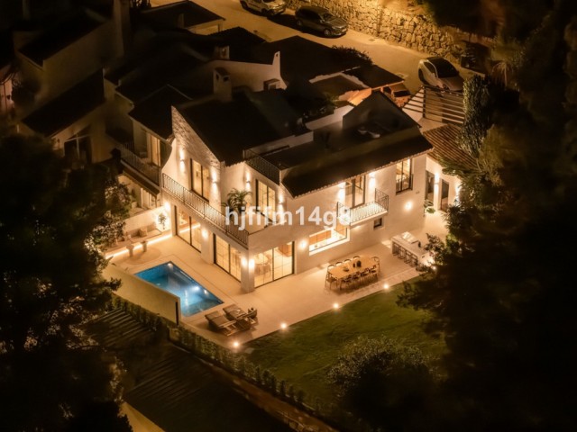 5 Bedrooms Townhouse in Nueva Andalucía