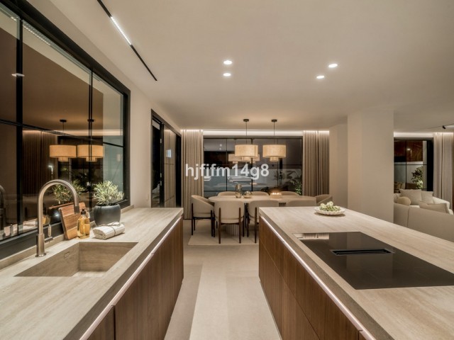 5 Bedrooms Townhouse in Nueva Andalucía
