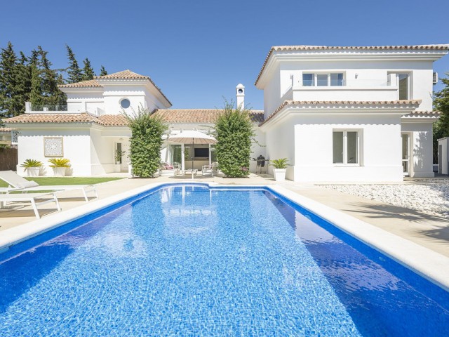 5 Bedrooms Villa in Sotogrande Costa