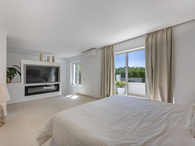 5 Bedrooms Villa in Sotogrande Costa